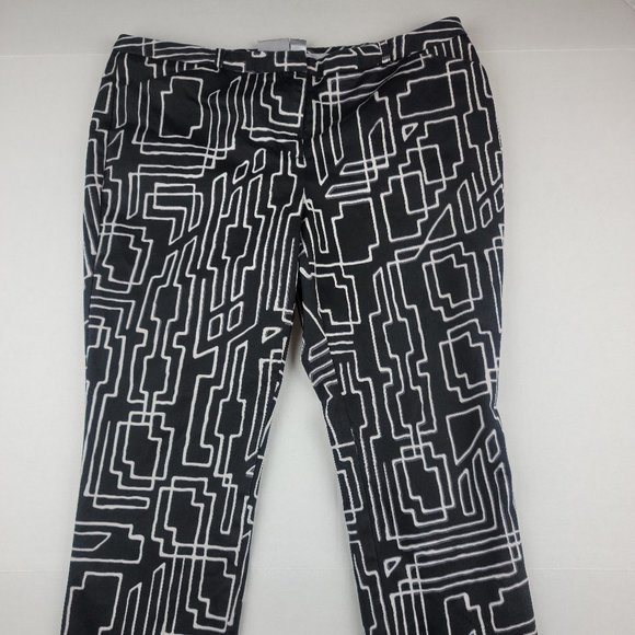 Worthington Petite Black and White Patterned Capri Pants Size 10P - Picture 1 of 6